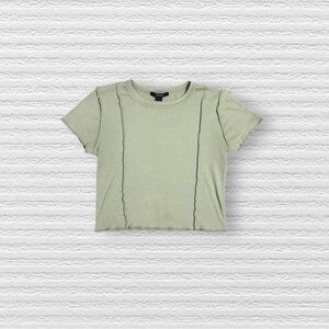 Cropped green tee